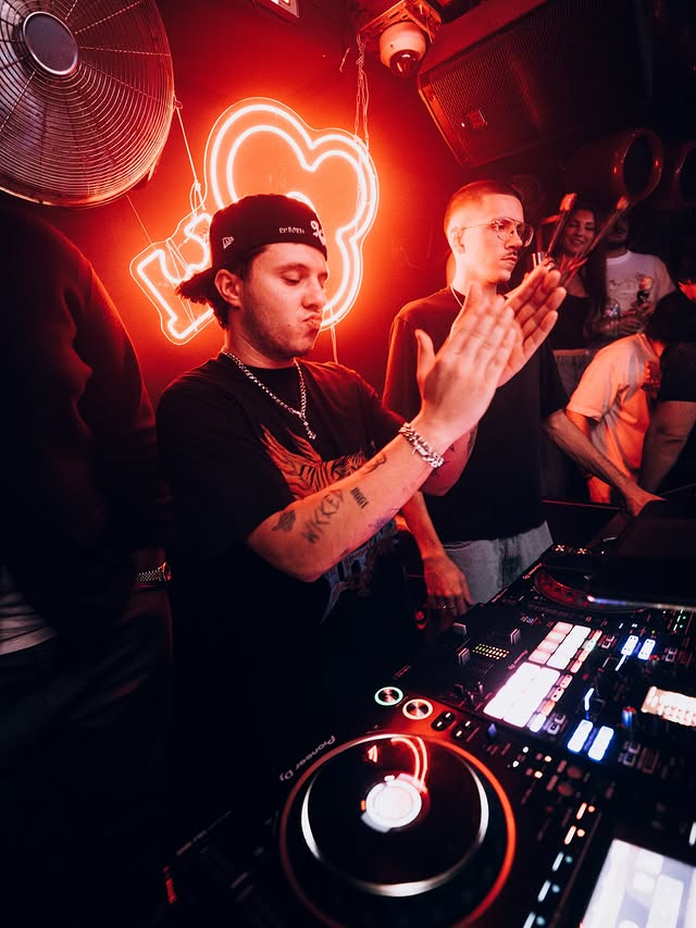Set DJ hip-hop et afro à l'Azùl Club