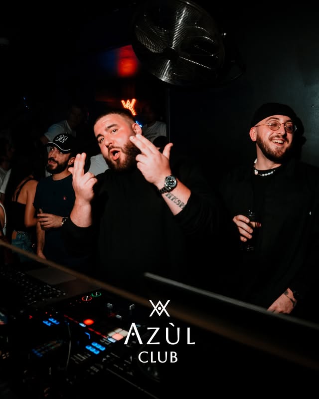 Clubbers en soirée à l'Azùl Club